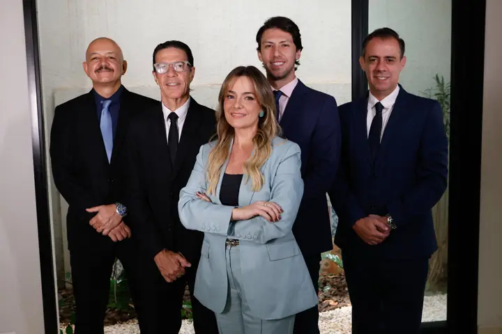 A equipe completa no escritório Zanirato & Mega